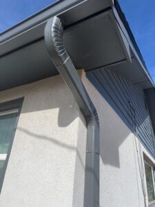 Pros and Cons of Seamless Gutters in Lebo, KS